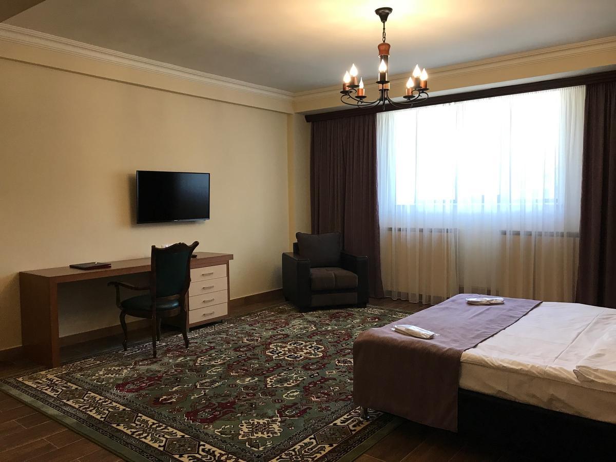 Hotel Plaza Viktoria Guiumri Exterior foto